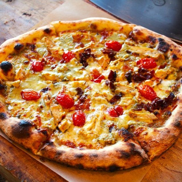 The Green Chicken Pizza 9".
